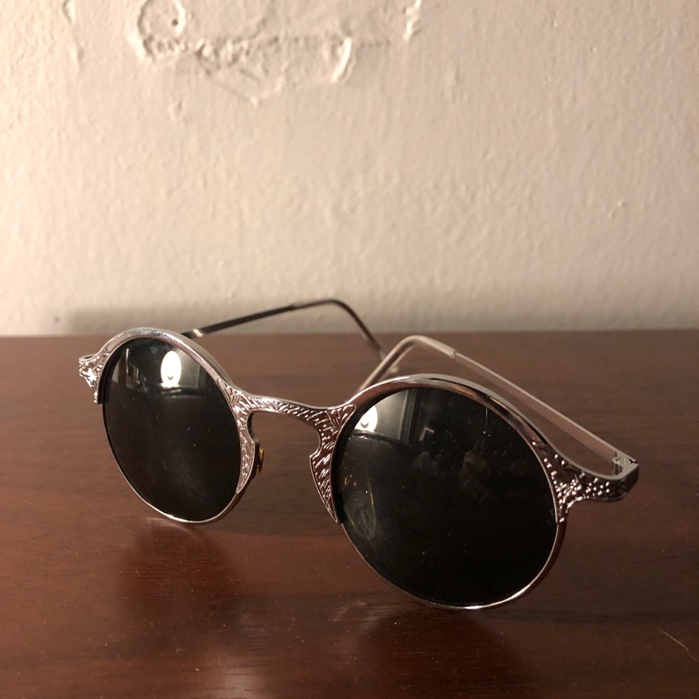 Vintage round sunglasses